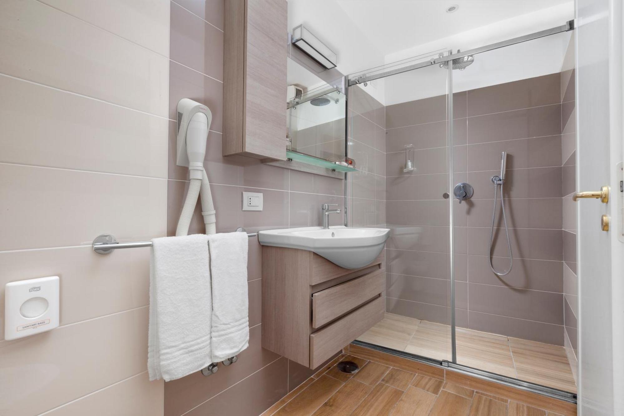 Deluxe Double or Twin Room Sea View